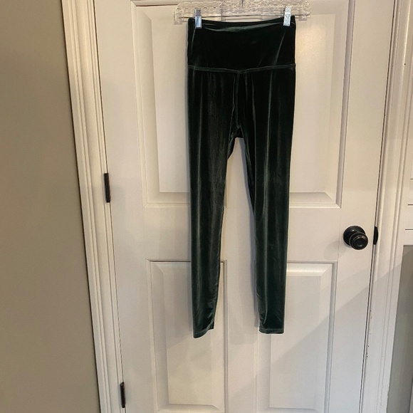 Beyond Yoga Velvet Velour Motion High Waisted Midi Legging 33531 - Picture 5 of 16